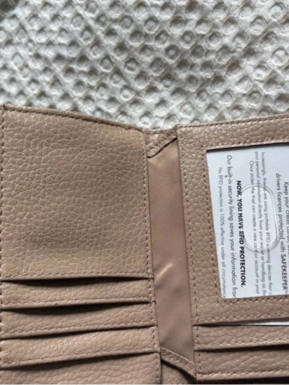 Women’s Pebbled Leather Wallet - Taupe